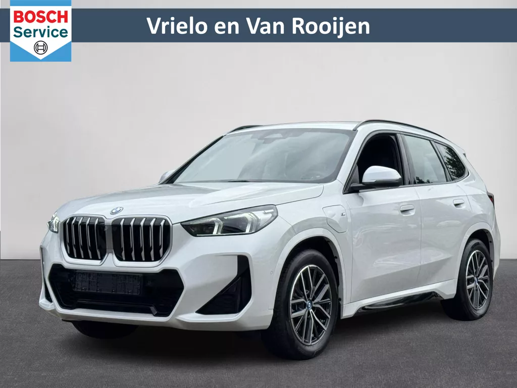 BMW X1 xDrive25e M-Sport | Navi | Alcantara/Leer | Camera | PDC ( Vestiging - Nieuwegein )
